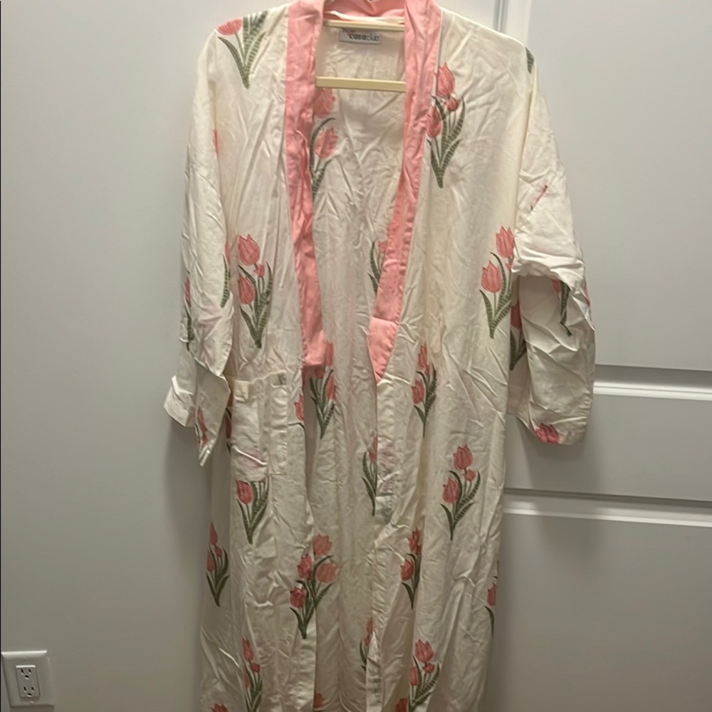 Bayne Casaclub Pink and White Floral Robe Sleepwear